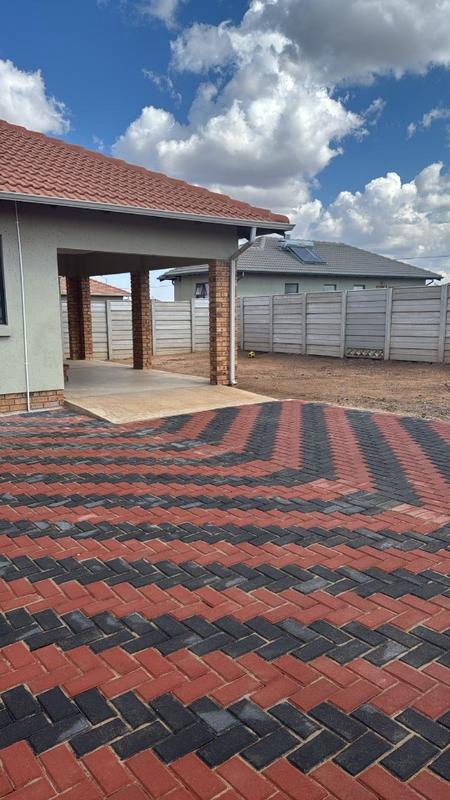 To Let 3 Bedroom Property for Rent in Azaadville Gauteng