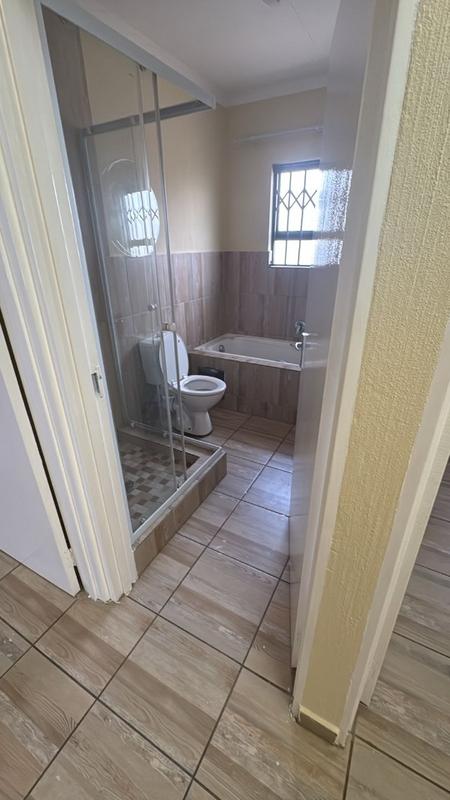 To Let 3 Bedroom Property for Rent in Azaadville Gauteng