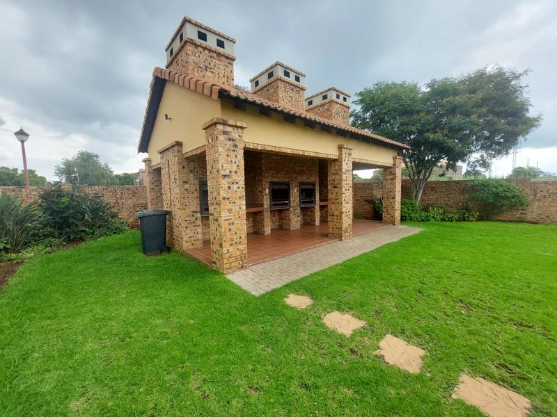 2 Bedroom Property for Sale in Halfway Gardens Gauteng