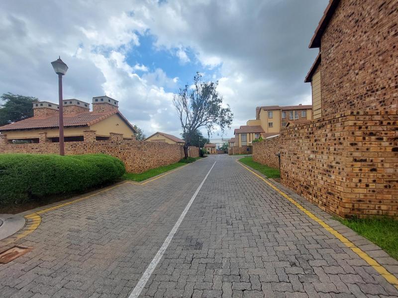 2 Bedroom Property for Sale in Halfway Gardens Gauteng
