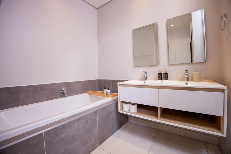 To Let 2 Bedroom Property for Rent in Glenadrienne Gauteng