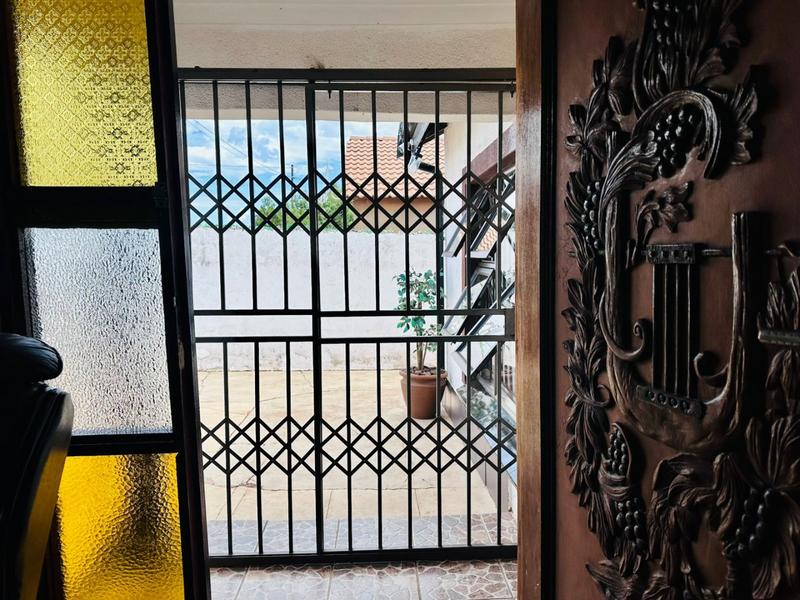 5 Bedroom Property for Sale in Mohlakeng Gauteng