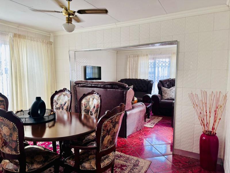 5 Bedroom Property for Sale in Mohlakeng Gauteng