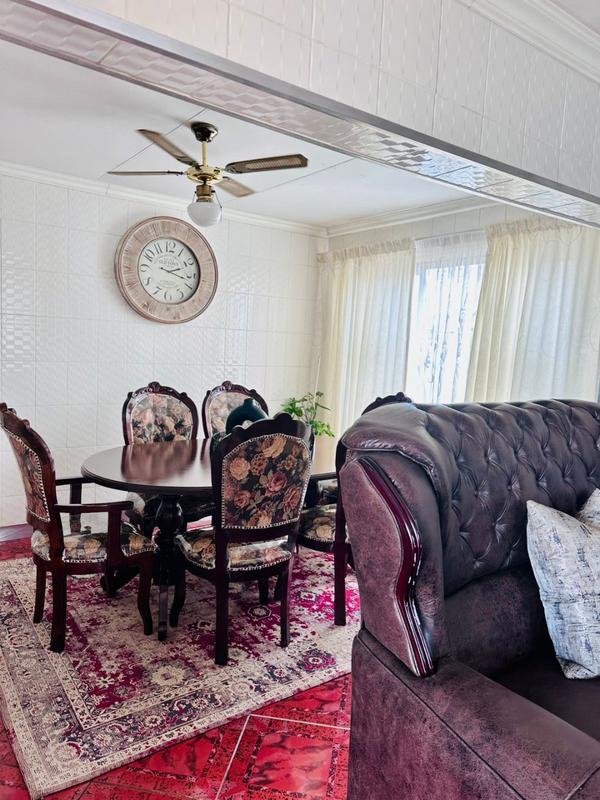5 Bedroom Property for Sale in Mohlakeng Gauteng