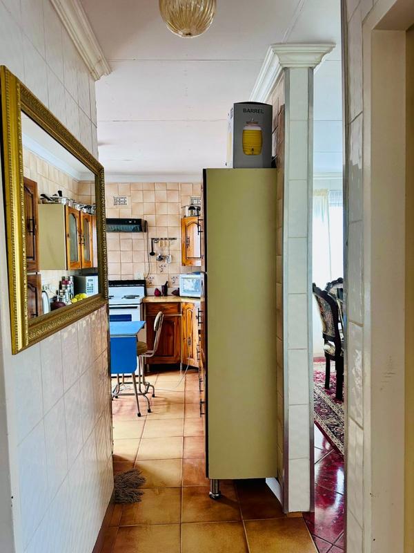 5 Bedroom Property for Sale in Mohlakeng Gauteng