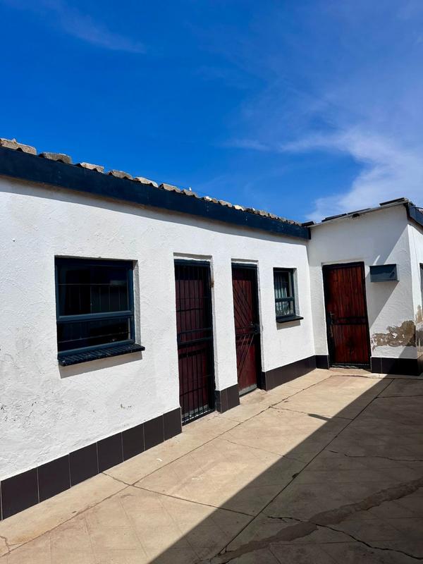5 Bedroom Property for Sale in Mohlakeng Gauteng