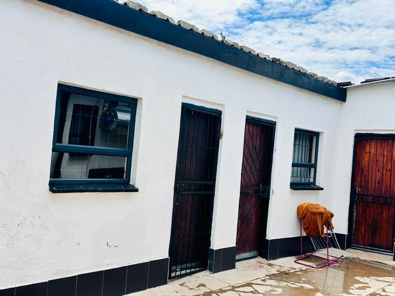 5 Bedroom Property for Sale in Mohlakeng Gauteng