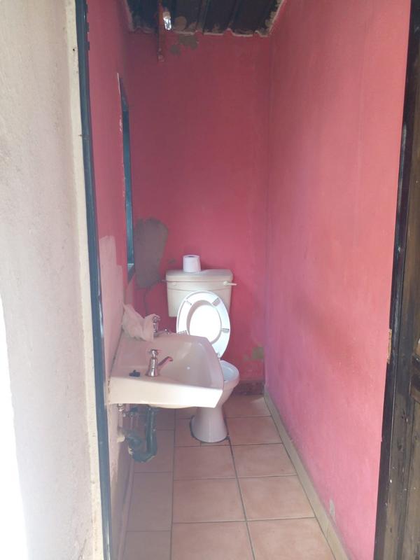 5 Bedroom Property for Sale in Mohlakeng Gauteng