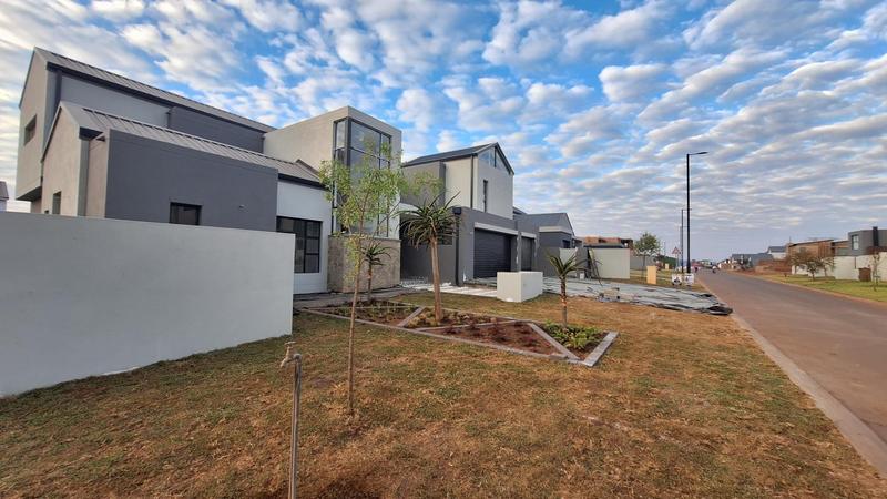 5 Bedroom Property for Sale in Midstream Heights Gauteng