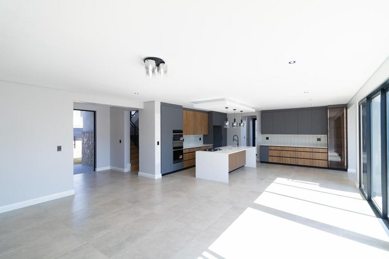 5 Bedroom Property for Sale in Midstream Heights Gauteng