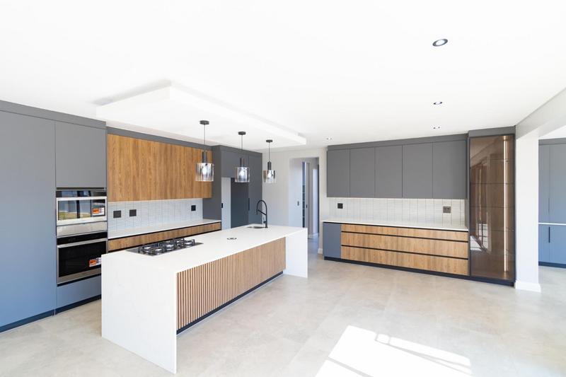 5 Bedroom Property for Sale in Midstream Heights Gauteng