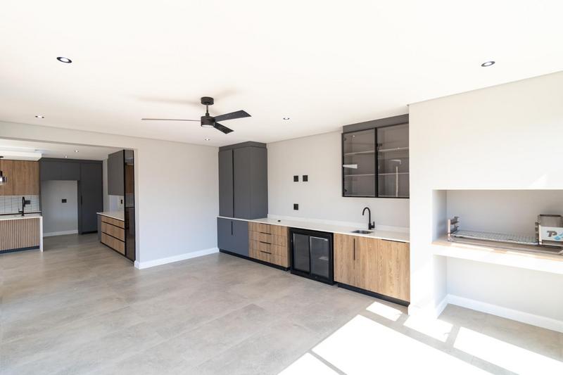 5 Bedroom Property for Sale in Midstream Heights Gauteng
