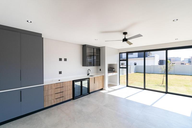 5 Bedroom Property for Sale in Midstream Heights Gauteng