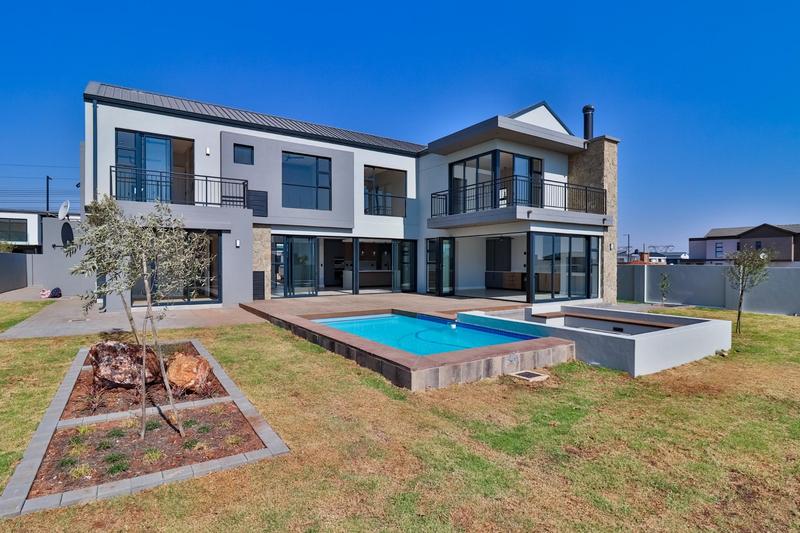 5 Bedroom Property for Sale in Midstream Heights Gauteng