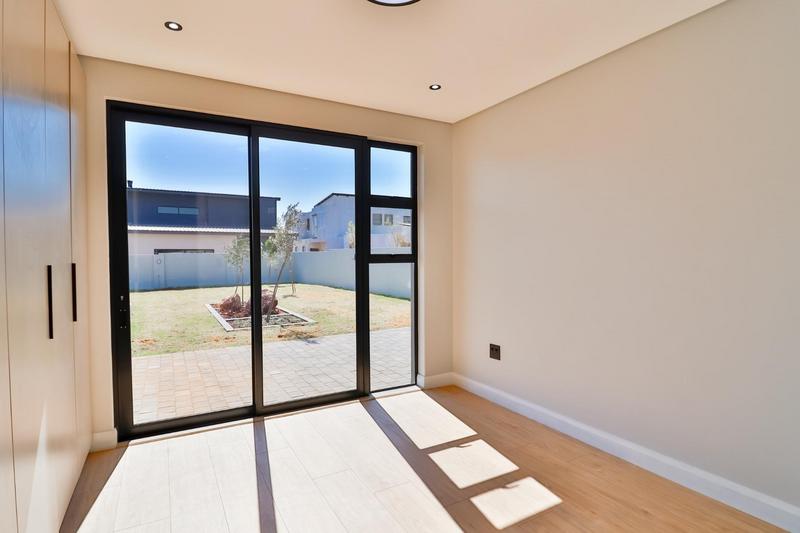 5 Bedroom Property for Sale in Midstream Heights Gauteng