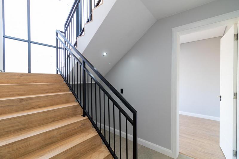 5 Bedroom Property for Sale in Midstream Heights Gauteng