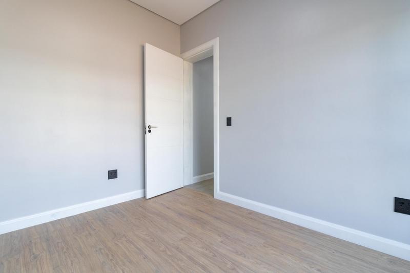 5 Bedroom Property for Sale in Midstream Heights Gauteng