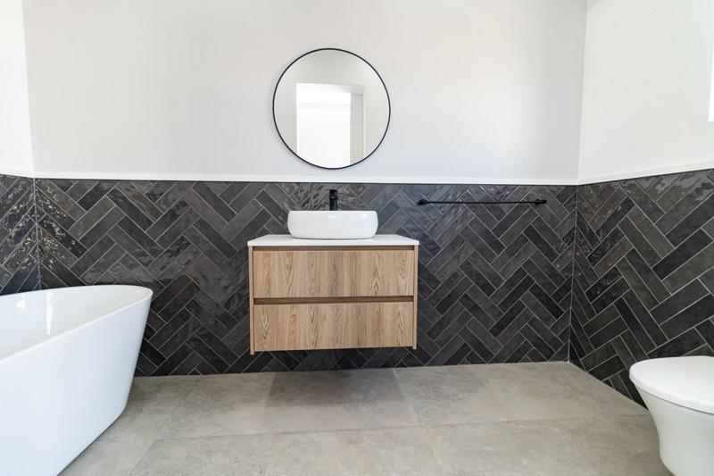 5 Bedroom Property for Sale in Midstream Heights Gauteng