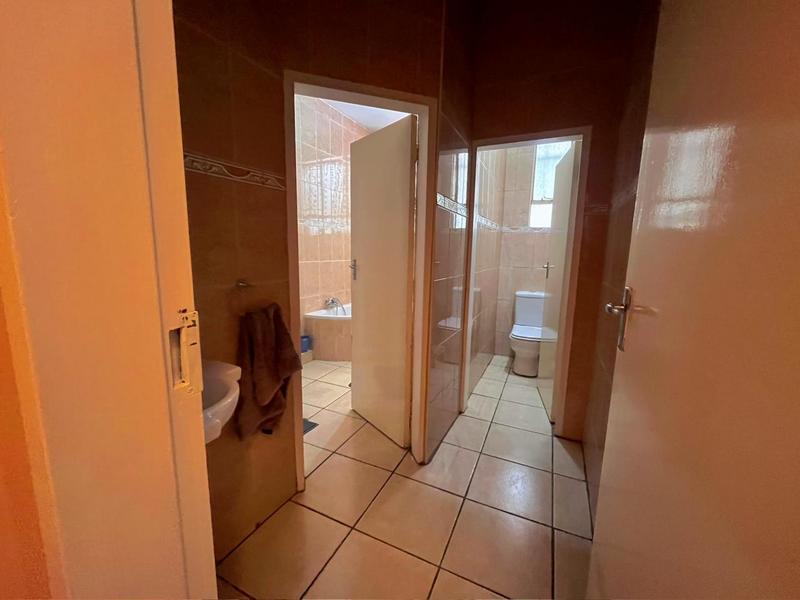 2 Bedroom Property for Sale in Parktown Gauteng