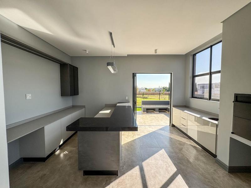 5 Bedroom Property for Sale in Midstream Heights Gauteng