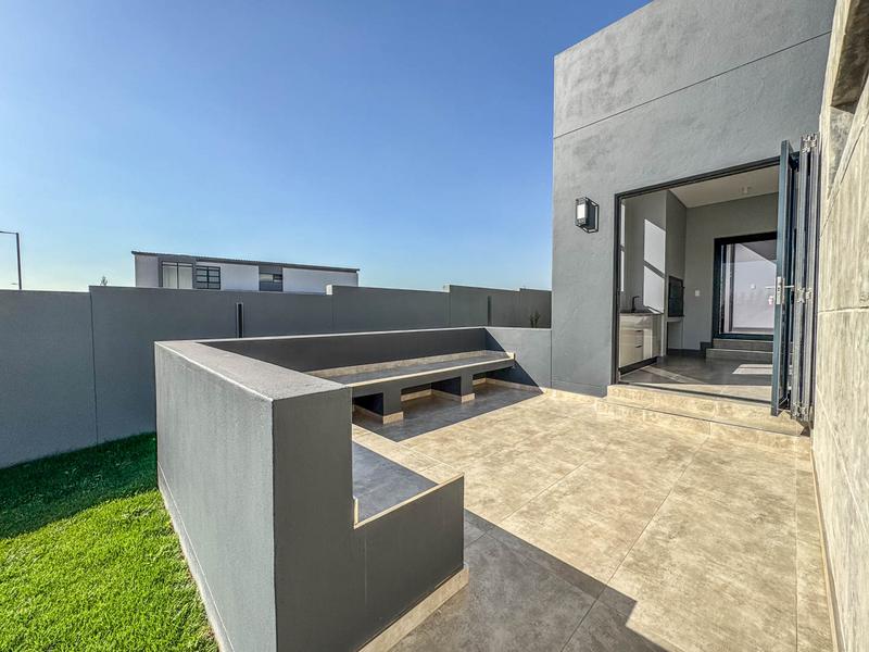 5 Bedroom Property for Sale in Midstream Heights Gauteng