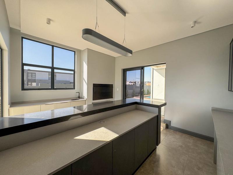 5 Bedroom Property for Sale in Midstream Heights Gauteng