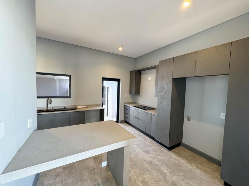 5 Bedroom Property for Sale in Midstream Heights Gauteng