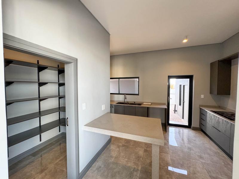 5 Bedroom Property for Sale in Midstream Heights Gauteng
