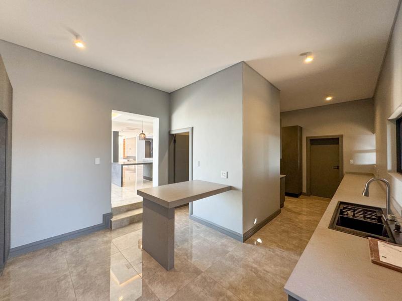 5 Bedroom Property for Sale in Midstream Heights Gauteng