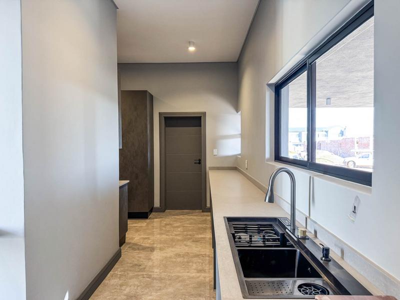 5 Bedroom Property for Sale in Midstream Heights Gauteng