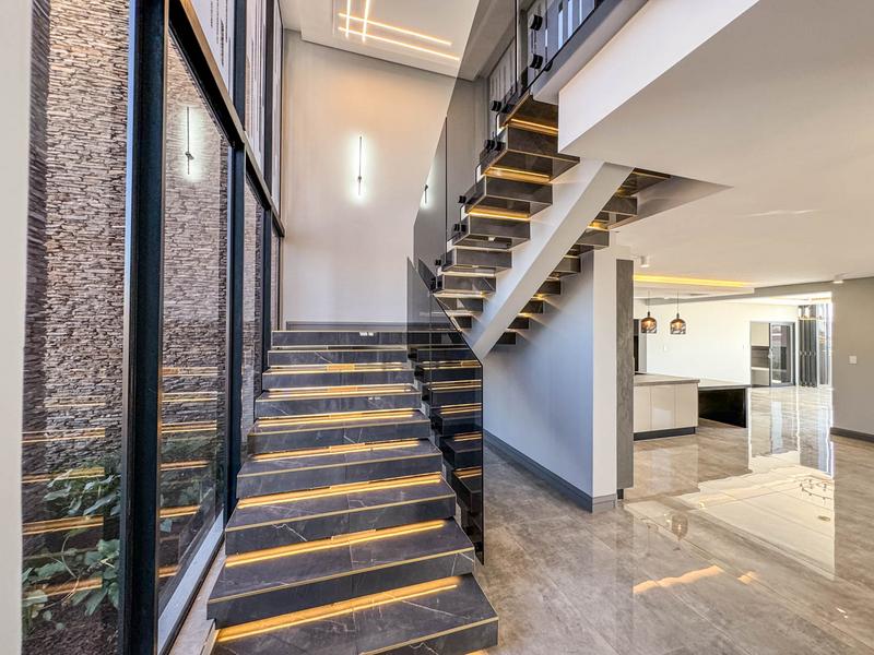 5 Bedroom Property for Sale in Midstream Heights Gauteng