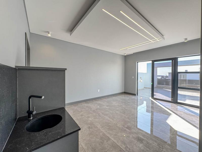 5 Bedroom Property for Sale in Midstream Heights Gauteng