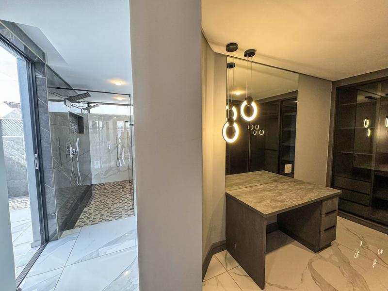 5 Bedroom Property for Sale in Midstream Heights Gauteng