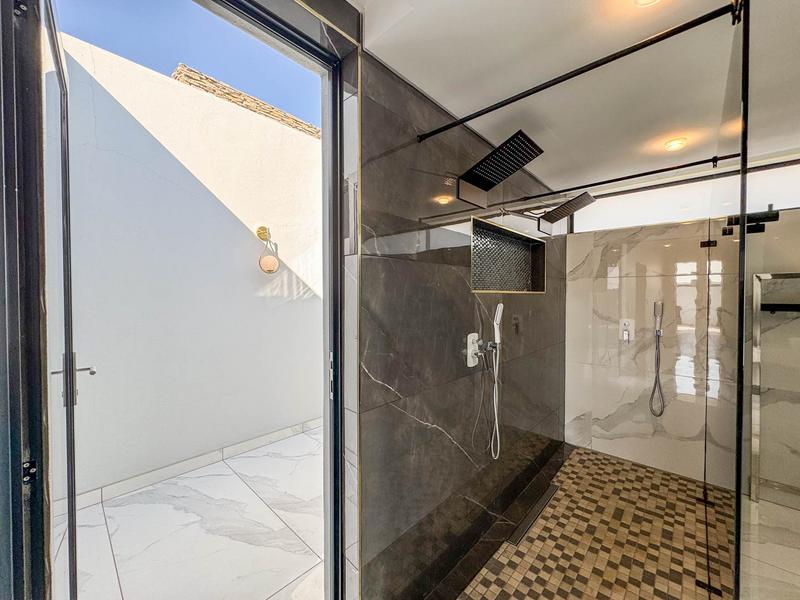 5 Bedroom Property for Sale in Midstream Heights Gauteng