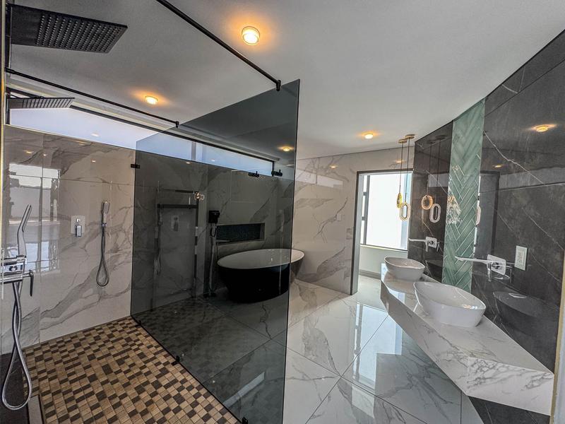 5 Bedroom Property for Sale in Midstream Heights Gauteng