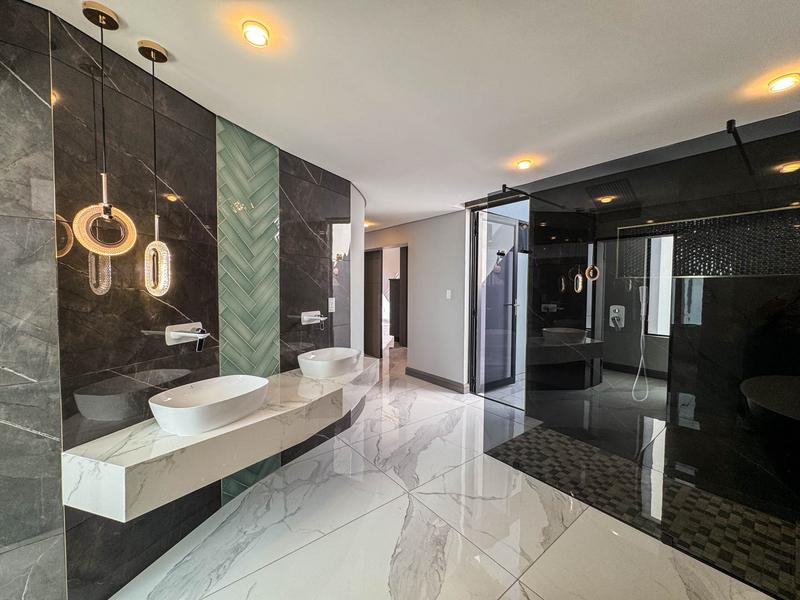 5 Bedroom Property for Sale in Midstream Heights Gauteng
