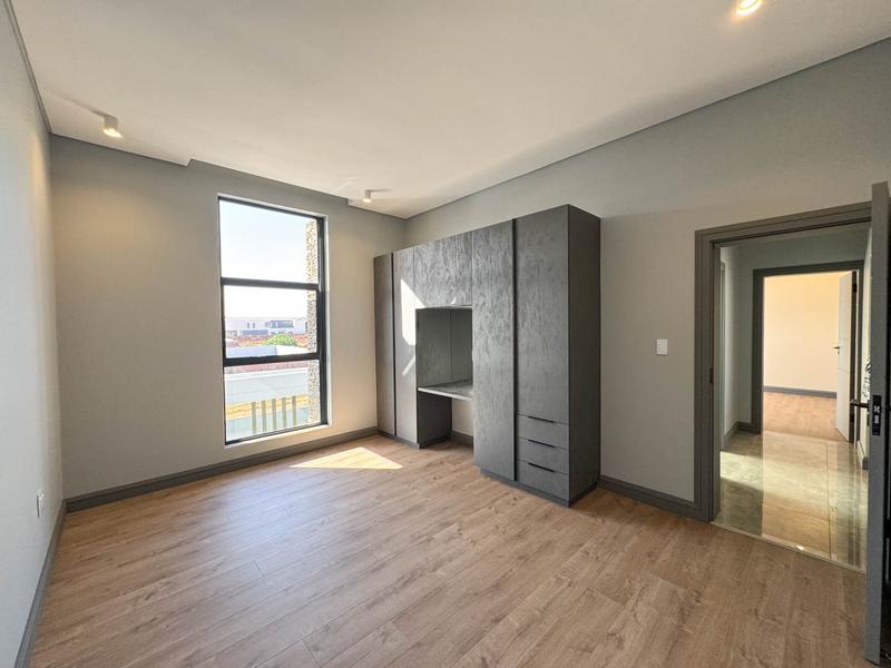 5 Bedroom Property for Sale in Midstream Heights Gauteng