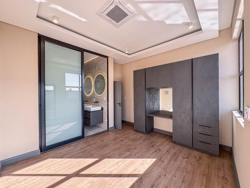 5 Bedroom Property for Sale in Midstream Heights Gauteng
