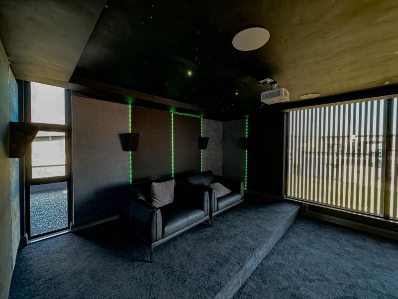 5 Bedroom Property for Sale in Midstream Heights Gauteng