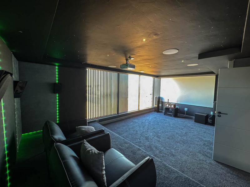5 Bedroom Property for Sale in Midstream Heights Gauteng