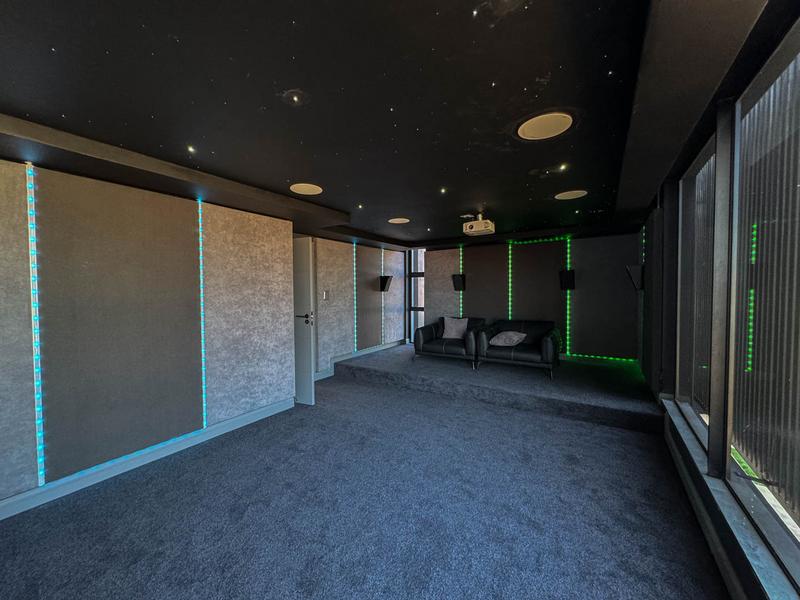 5 Bedroom Property for Sale in Midstream Heights Gauteng