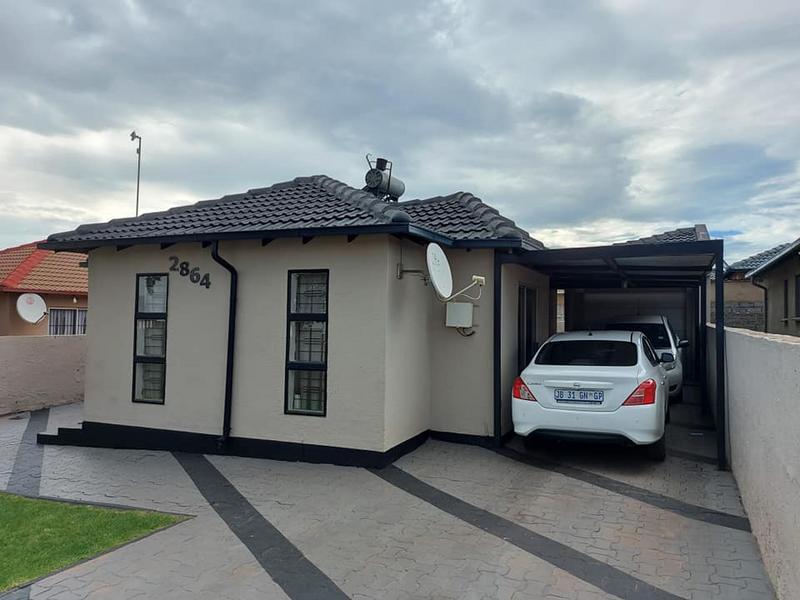 To Let 3 Bedroom Property for Rent in Clayville Gauteng
