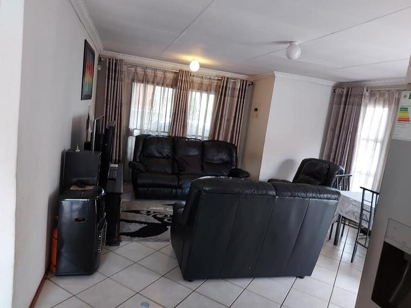 To Let 3 Bedroom Property for Rent in Clayville Gauteng