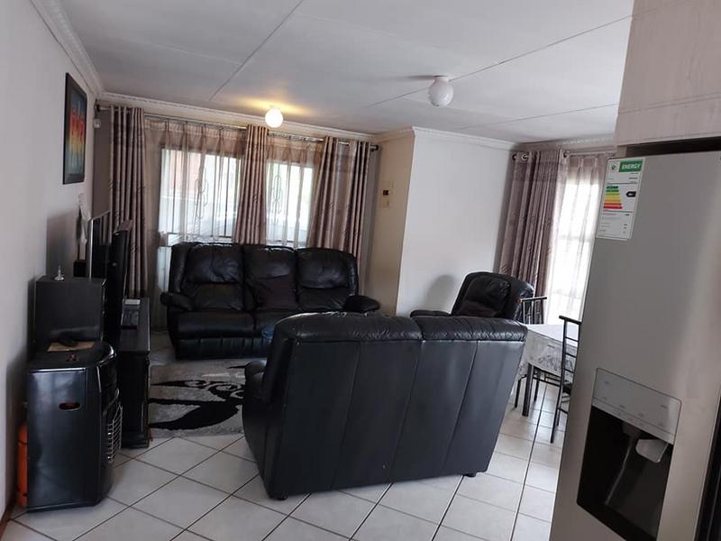 To Let 3 Bedroom Property for Rent in Clayville Gauteng