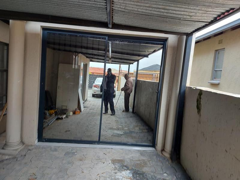 To Let 3 Bedroom Property for Rent in Clayville Gauteng
