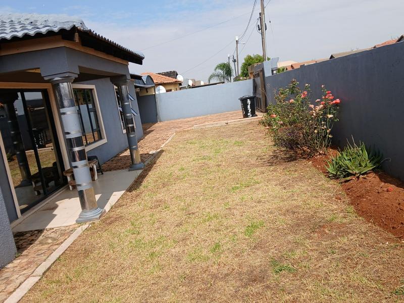 3 Bedroom Property for Sale in Protea Glen Gauteng