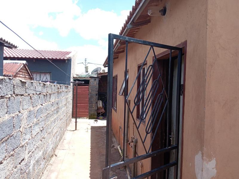 5 Bedroom Property for Sale in Tembisa Central Gauteng