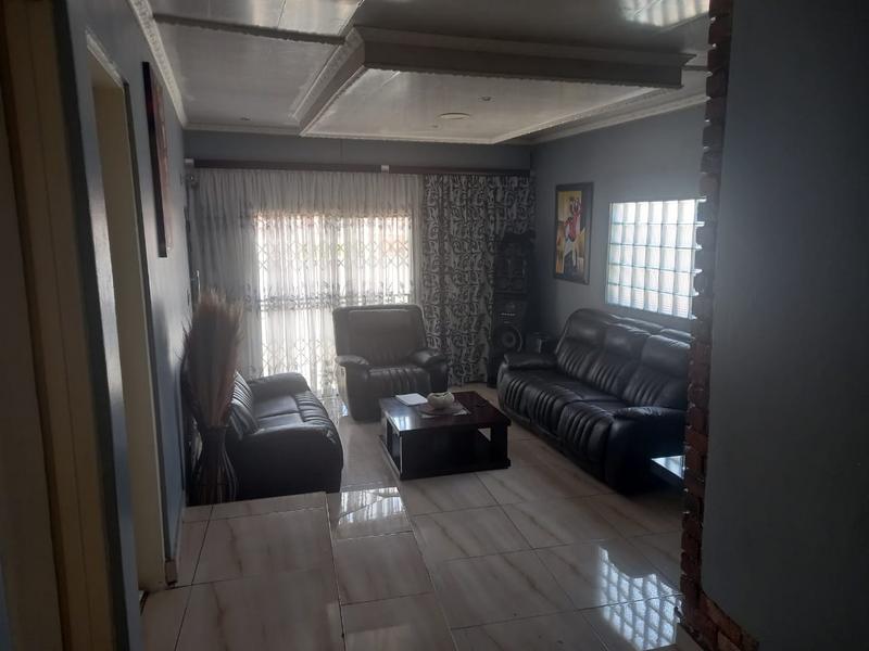 5 Bedroom Property for Sale in Tembisa Central Gauteng