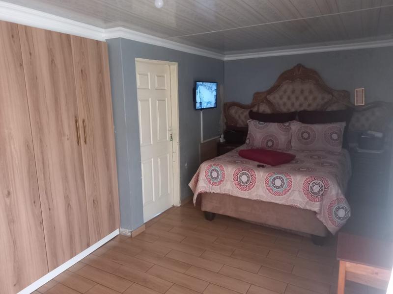 5 Bedroom Property for Sale in Tembisa Central Gauteng