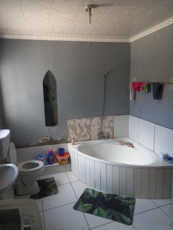5 Bedroom Property for Sale in Tembisa Central Gauteng